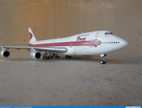 Revell Boeing 747 200 11377 Airlinercafe