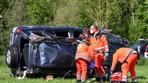 Autofahrer überschlägt sich bei Aschau am Inn mehrfach in Klinik geflogen