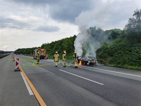 Pkw Brennt Auf Autobahn A Bei Bramsche Lichterloh