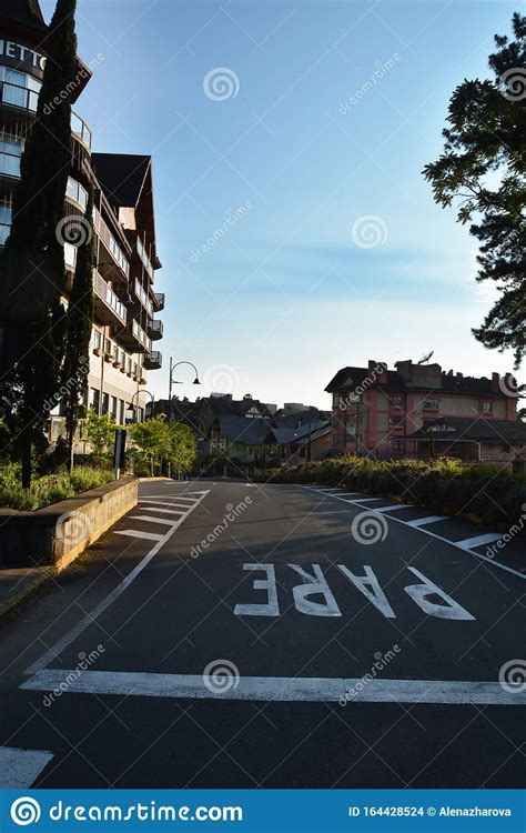 Rua E Arquitetura Da Cidade De Gramado Foto De Stock Imagem De