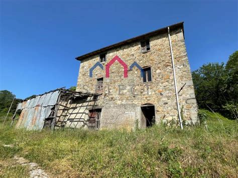 Rustico Casale Corte In Vendita A Lucca