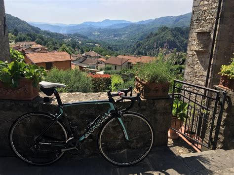 carbon road bike rental in Lucca Tuscany Italy