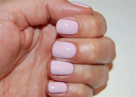 Few Simple Steps For Making Your Own Shellac Nails at Home