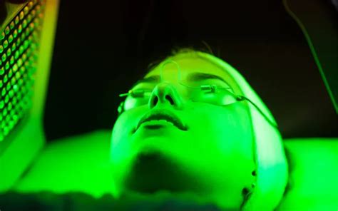 Green Light Therapy: Illuminate Your Skincare & Wellness