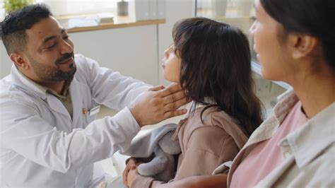 Pediatrician vs. Family Doctor: Choosing the Best Primary Care for Your ...