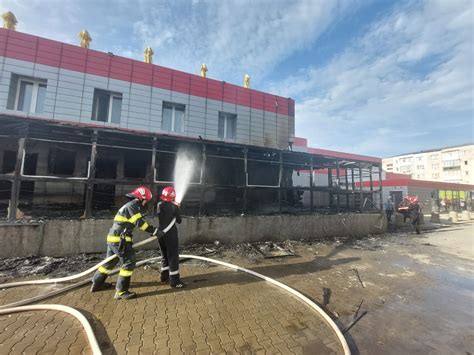 Incendiu La O Cafenea Din H Rl U Intervin Mai Multe Echipaje De