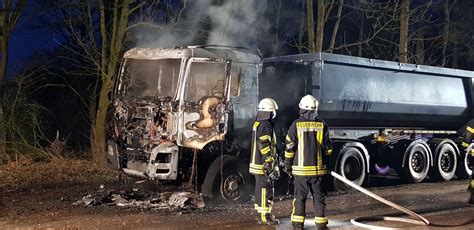 Kalkar Lkw brennt vollständig aus Fotos