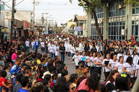 Desfile C Vico Militar Marca A Comemora O Do Bicenten Rio Da