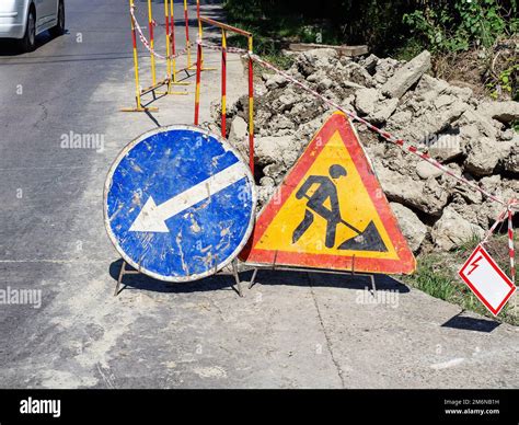 Cartello Stradale Di Lavori In Corso Immagini E Fotografie Stock Ad