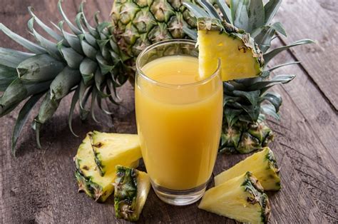 10 Amazing Health Benefits of Pineapple Juice