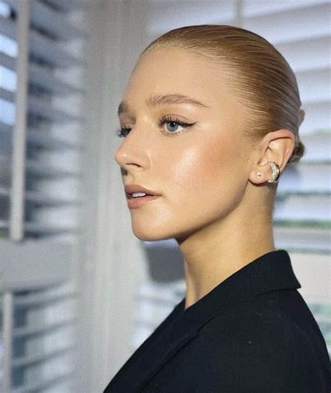 Picture of Julia Schlaepfer