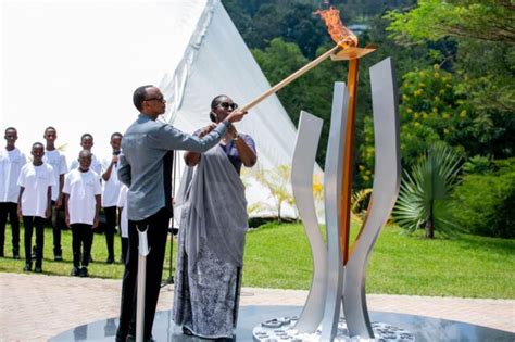 Perezida Kagame Na Madamu Bacanye Urumuri Rwicyizere Batangiza