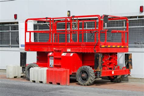 Scissor platform lift stock photo. Image of site, eqipment - 20371134