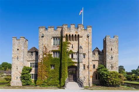 You Can Stay The Night At Anne Boleyns Childhood Home Wales Online