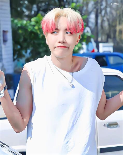 Pin de Vanessa Crislane em Salvamentos rápidos Jhope fofa J hope