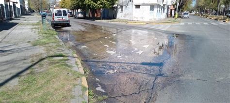 Vecinos Platenses Tienen Que Vivir En Un Rio Por Una Perdida De Agua