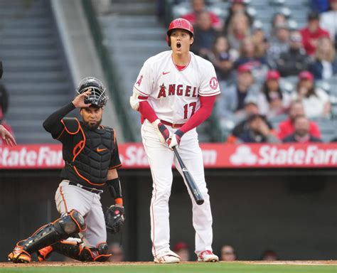 大谷翔平 初球から球場どよめかせる 痛烈なファウルボールが一塁側ベンチへ Mlb写真ニュース 日刊スポーツ