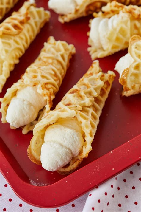 Norwegian Krumkake Cookies (With Whipped Cream)