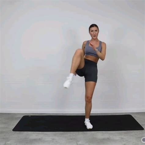 Curtsy Lunge Knee Jack By Erinn Shea Exercise How To Skimble