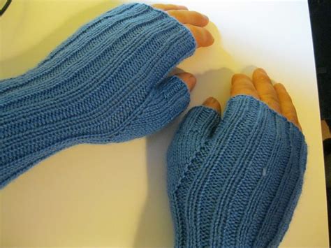 Knitting Patterns Galore Fingerless Gloves For Men In 2020 Fingerless Gloves Gloves Pattern