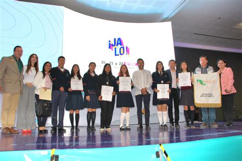 Reciben 9 Estudiantes Del Cecytem El Premio Michoacano De La Juventud