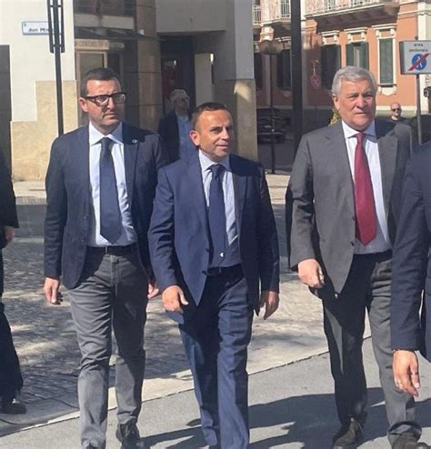 Il Ministro Degli Esteri Tajani Il Ministro Per Le Riforme