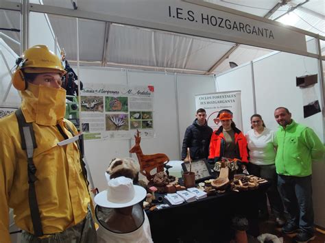 El VII Salón del Estudiante de San Roque abre sus puertas con más de 40