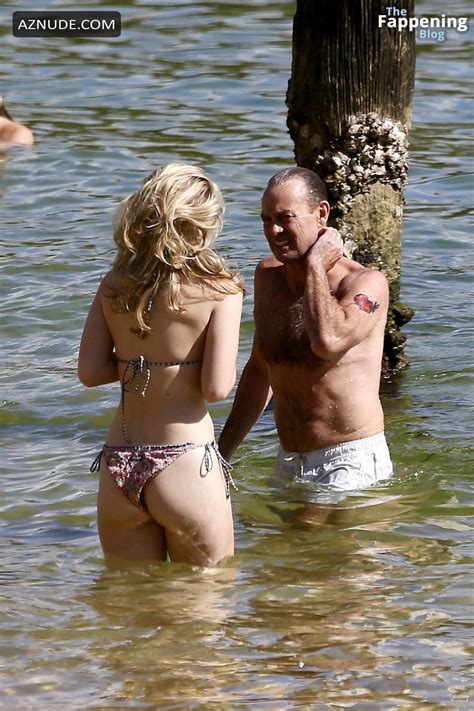 Jemma Donovan Stuns In Sexy Bikini Photos At Camp Cove Beach In Sydney