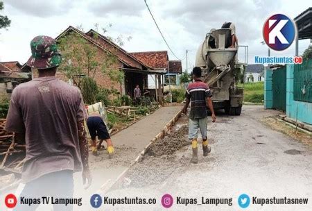 Kupas Tuntas Warga Metro Timur Inisiatif Perbaiki Jalan Rusak Pemkot