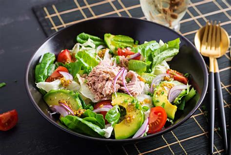 Ensalada De Atún Con Lechuga Para Cenar ¡prepárala En 15 Minutos