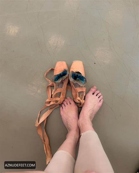 MARIA KHOREVA Feet AZNudeFeet