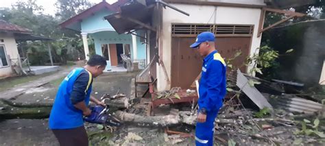 Akibat Hujan Deras Dan Angin Kencang Puluhan Rumah Warga Di Ciamis