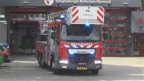 Kazerne 37 Brandweer Rotterdam IJsselmonde Rukt Uit Voor Woningbrand