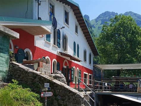 Up Un Percorso Alla Capanna Alpinisti Monzesi Salendo Da Lecco