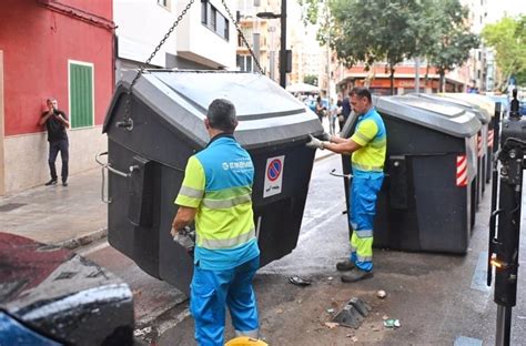 Emaya limpia 30 kilómetros de aceras y recoge nueve toneladas de