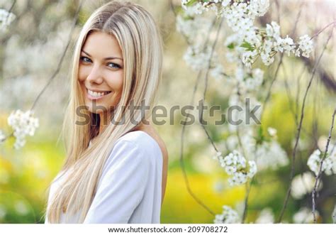 6 Hundred Amazing Complexion Blonde Woman Natural Royalty Free Images Stock Photos Pictures