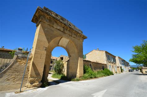 Découvrir le village de Villelaure Luberon Sud Tourisme