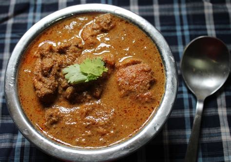 Chicken Gravy Varutharacha Chicken Curry Chicken With Roasted Coconut Kerala Style Vimmy S