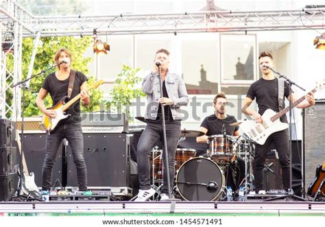 29 Rock Concert Stage Outdoor Daytime Images, Stock Photos & Vectors ...