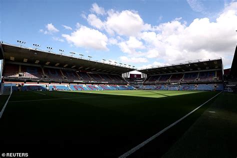 Burnley Condemn Attack On Aston Villas Team Coach Following Their 3 1 Loss To Unai Emerys Side