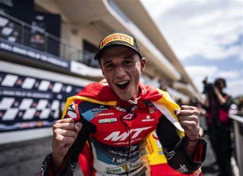 Sergio García Dols logra su primer triunfo en Moto2 y se coloca líder