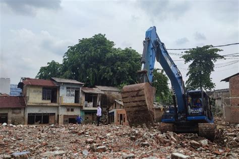 Foto Normalisasi Ciliwung 40 Warga Rawajati Telah Terima Kompensasi