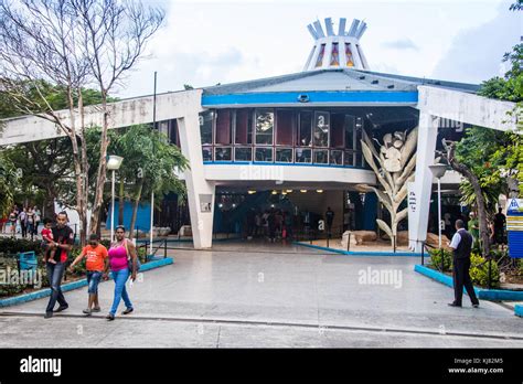 Coppelia Ice Cream Parlor, Havana, Cuba Stock Photo - Alamy