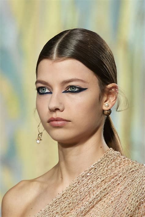 Pintalabios nude jugosos Estos son los bálsamos labiales y los colores de labios tendencia que