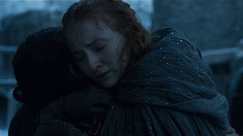 Reunion Tra Quasi Stark Labbraccio Tra Sansa E Jon Snow Agli Emmy