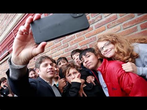 Kicillof entregó computadoras a estudiantes de San Isidro YouTube