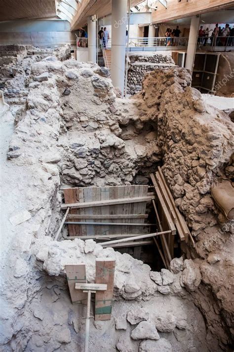 Antiguas Ruinas En El Sitio Arqueol Gico De Akrotiri En La Isla De