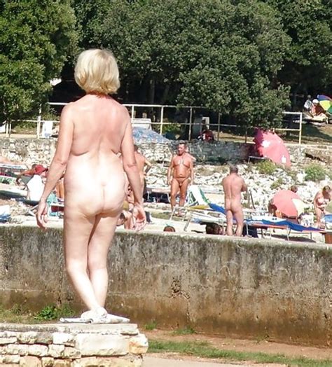 Mature Naturist Women ZB Porn