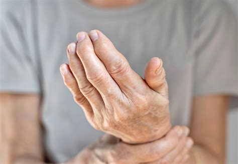 Doigt gonflé et du mal à le plier causes et comment réagir News Santé