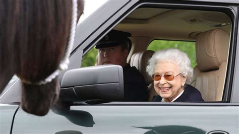 Queen Elizabeth Ist Zur Ck Strahlender Auftritt Bei Lieblingsevent